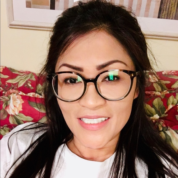 Meet your Posher, Melissa - Picture 1 of 1